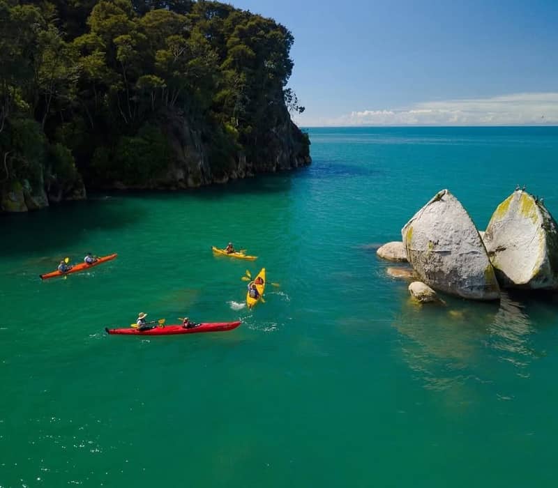 kayaking_abeltasman_splitrock.jpg